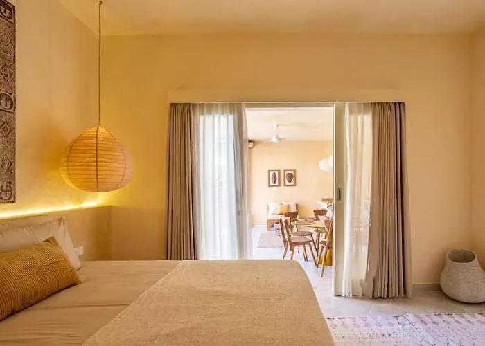 Sol - Lovely Mediterranean Style 3br W/pool. 别墅 *