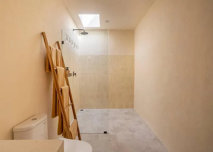 Sol - Lovely Mediterranean Style 3br W/pool. 别墅
