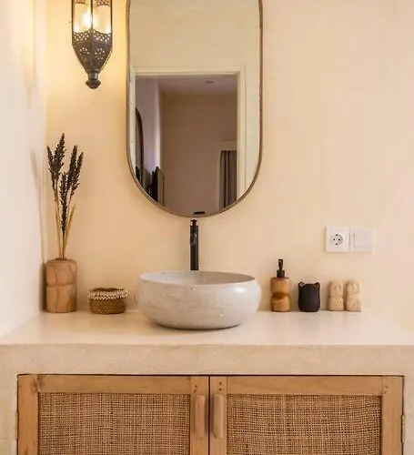 Sol - Lovely Mediterranean Style 3br W/pool. Dalung (Bali)