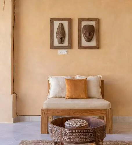 Sol - Lovely Mediterranean Style 3br W/pool. 别墅 *