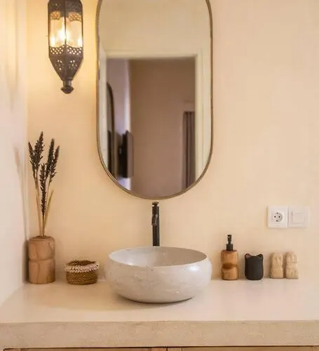 Sol - Lovely Mediterranean Style 3br W/pool. 别墅