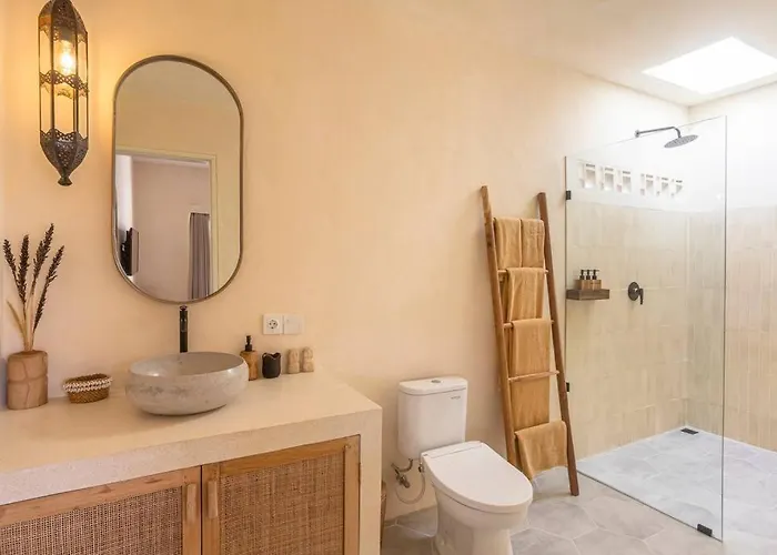 Sol - Lovely Mediterranean Style 3br W/pool. 别墅