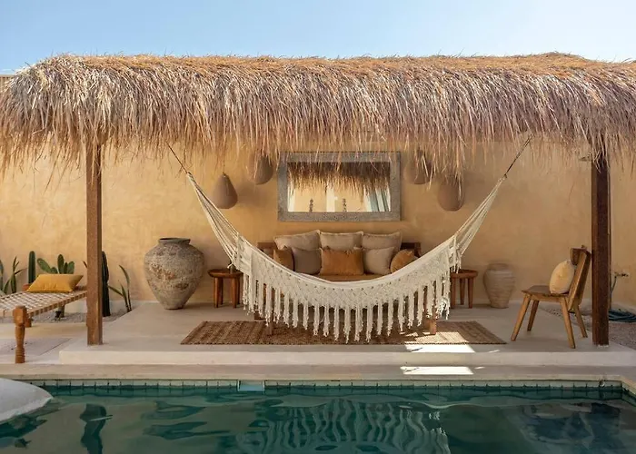 Sol - Lovely Mediterranean Style 3br W/pool. 别墅 *