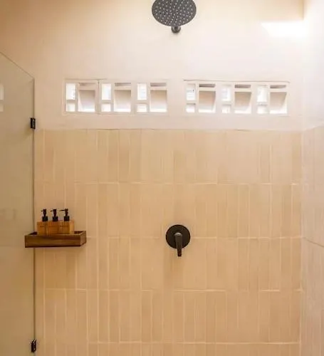 Sol - Lovely Mediterranean Style 3br W/pool. 别墅 *