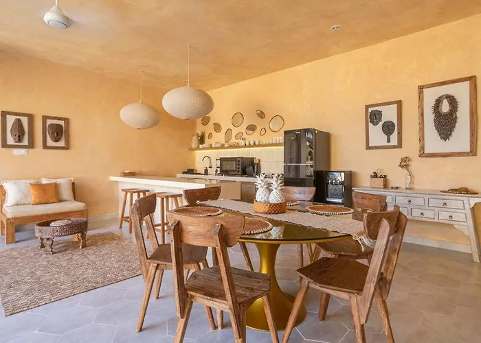 Sol - Lovely Mediterranean Style 3br W/pool.