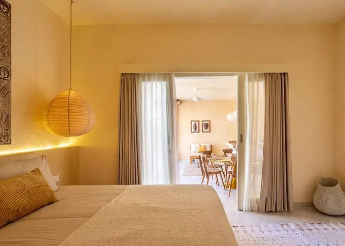 Sol - Lovely Mediterranean Style 3br W/pool. *