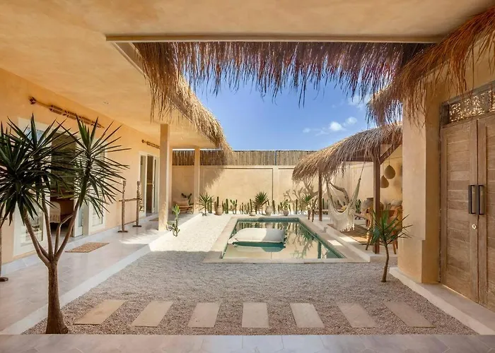 Sol - Lovely Mediterranean Style 3br W/pool.