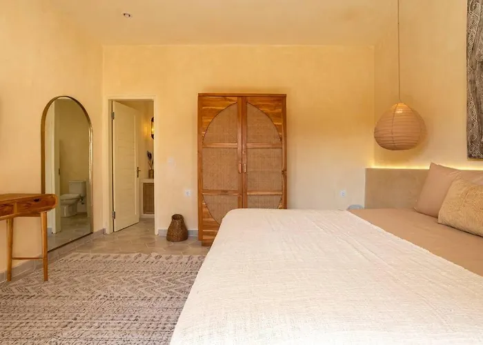 Sol - Lovely Mediterranean Style 3br W/pool. 别墅